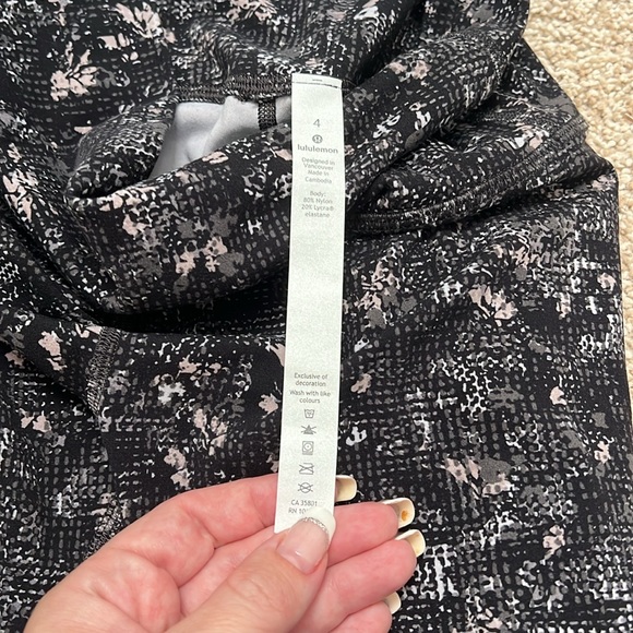 1012. NWOT - Lululemon Set Bra & 21” Crop Equalized Multi - Picture 14 of 14